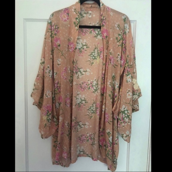 SOLD.  Spell & The Gypsy Peach Sundancer Short Kimono OS - Picture 5 of 11